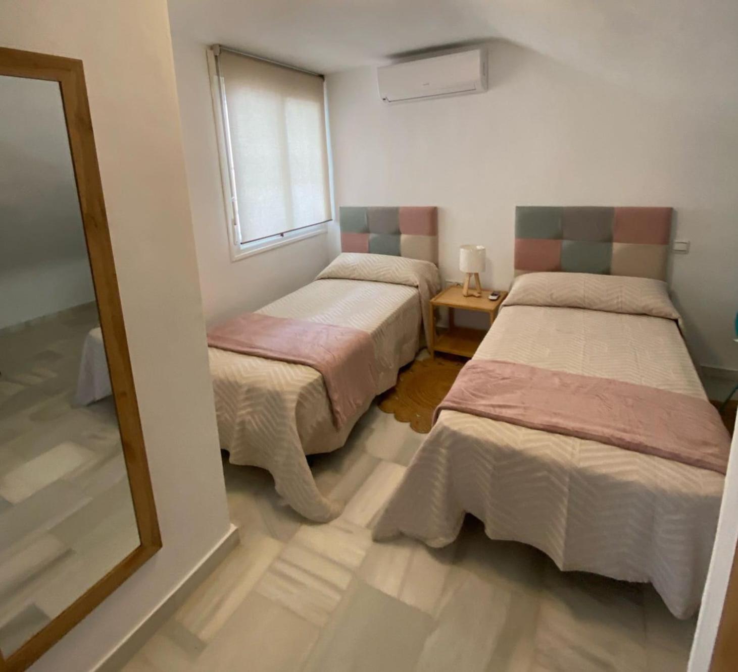Mandala Attic Apartment มาลากา ภายนอก รูปภาพ